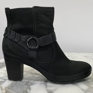 Clarks Artisan Leather Black Ankle Boots